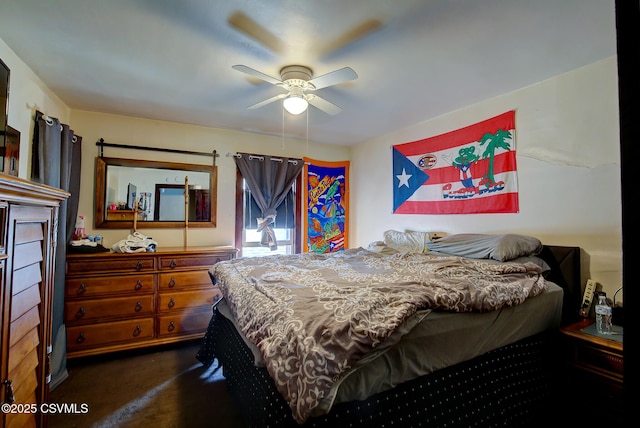 bedroom featuring a ceiling fan