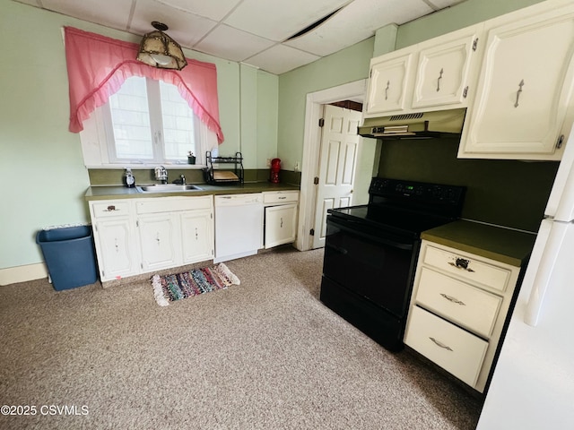 kitchen with black range with electric stovetop, under cabinet range hood, a drop ceiling, dishwasher, and a sink