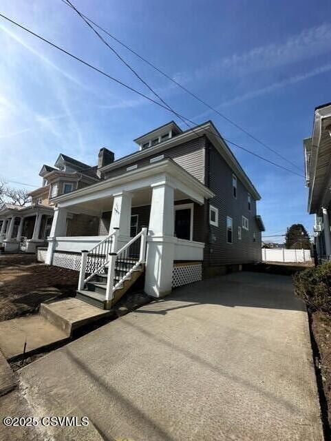 view of front facade with covered porch