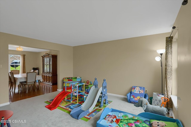 rec room with carpet flooring and baseboards