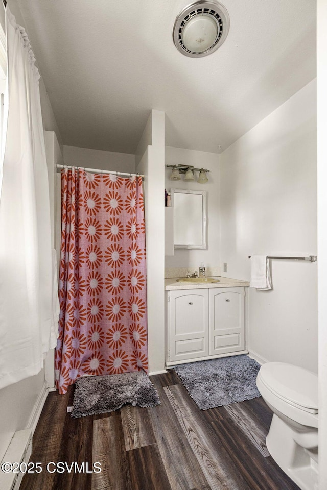 31 Holly Ct, Danville, PA 17821 - full bathroom featuring a shower with curtain, toilet, visible vents, vanity, and wood finished floors