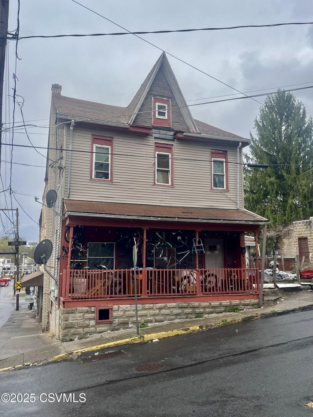 view of front of home with covered porch