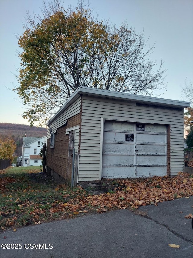 view of detached garage
