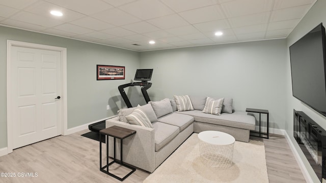 living room with light wood-style floors, recessed lighting, and baseboards