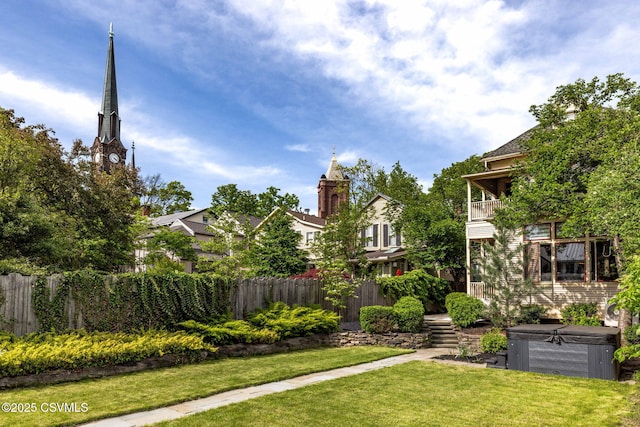 view of yard featuring a hot tub