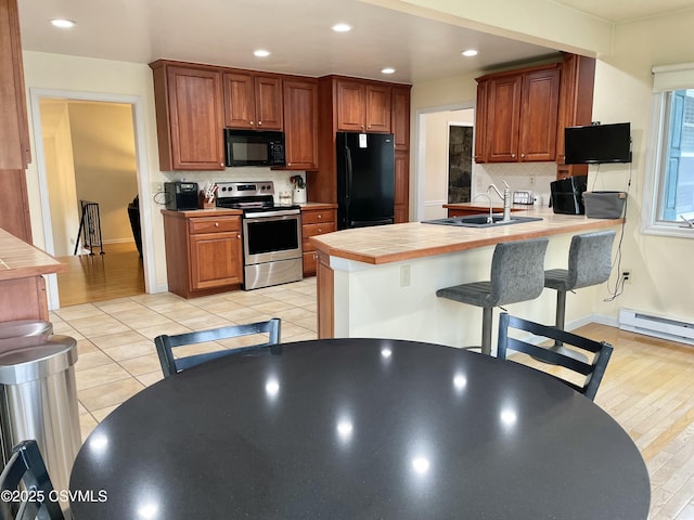 3014 Smoketown Rd, Lewisburg, PA 17837 - kitchen with black appliances, a sink, a peninsula, decorative backsplash, and recessed lighting