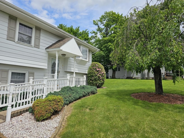 1605 W Montgomery St, Coal Township, PA 17866 - view of side of home featuring a yard