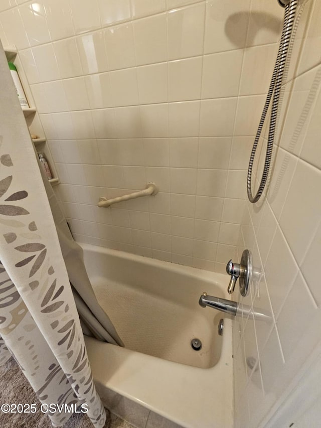 1605 W Montgomery St, Coal Township, PA 17866 - bathroom with shower / bathtub combination with curtain