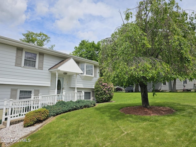 1605 W Montgomery St, Coal Township, PA 17866 - bi-level home with a front yard