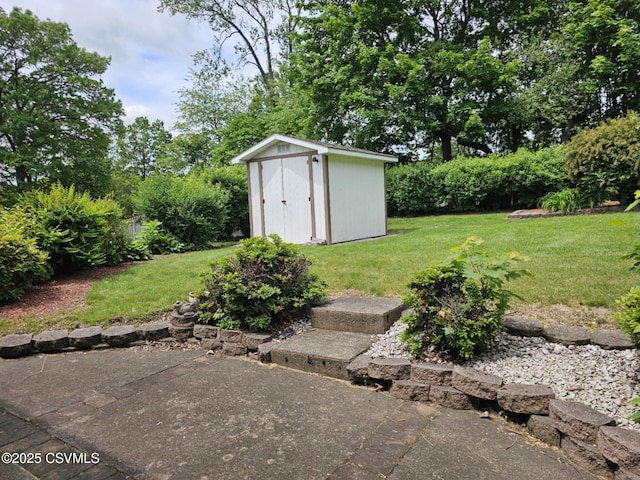 1605 W Montgomery St, Coal Township, PA 17866 - view of green lawn featuring a patio area