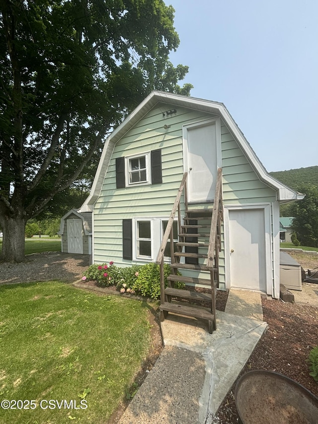 321 E Shamokin St, Trevorton, PA 17881 - view of front of property with a front lawn, a gambrel roof, and entry steps