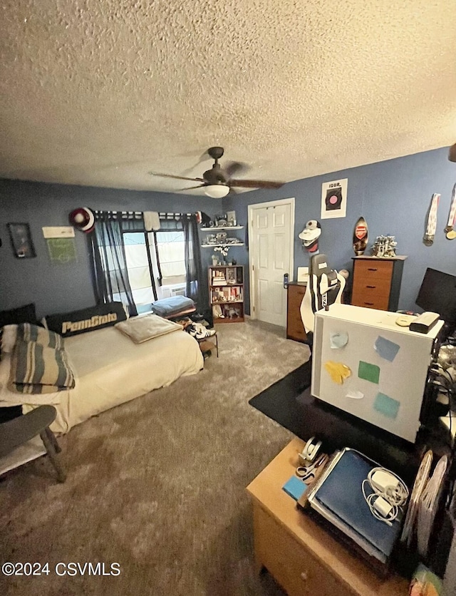 406 W Spruce St, Shamokin, PA 17872 - carpeted bedroom with a textured ceiling and a ceiling fan