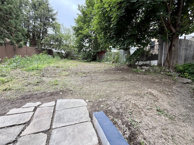 423 E Dewart St, Shamokin, PA 17872 - view of yard