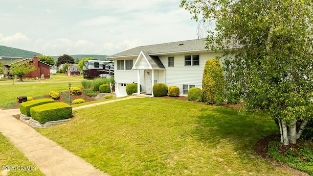 306 Clybourne Ave, Berwick, PA 18603 - bi-level home featuring an attached garage, a front yard, and a shingled roof