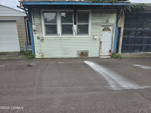 334 W Butternut St, Mount Carmel, PA 17851 - view of doorway to property