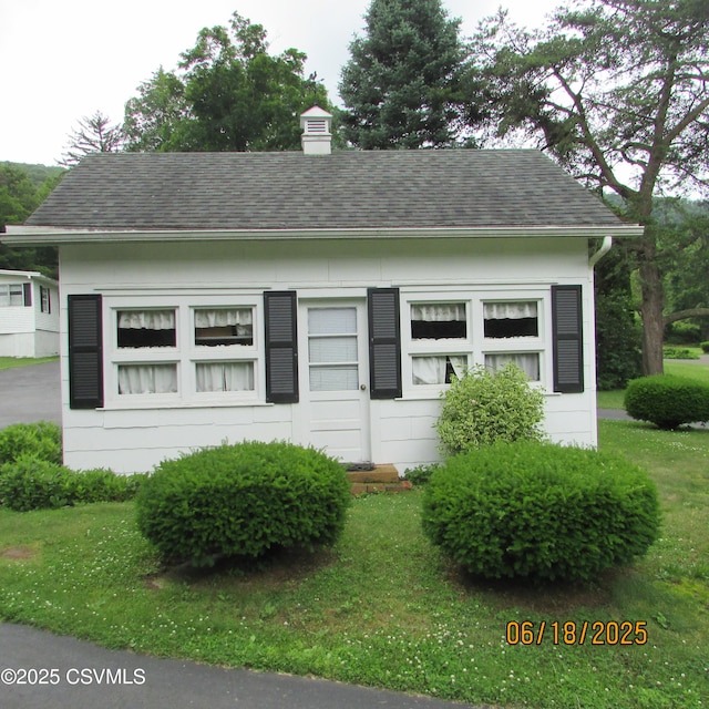 324 Tulip Rd, Paxinos, PA 17860 - view of front facade featuring a front lawn, a chimney, and roof with shingles