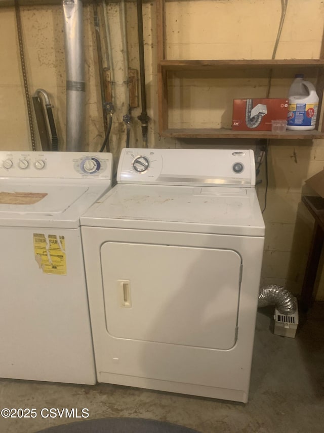 1542 1st Ave, Berwick, PA 18603 - laundry area with washer and clothes dryer
