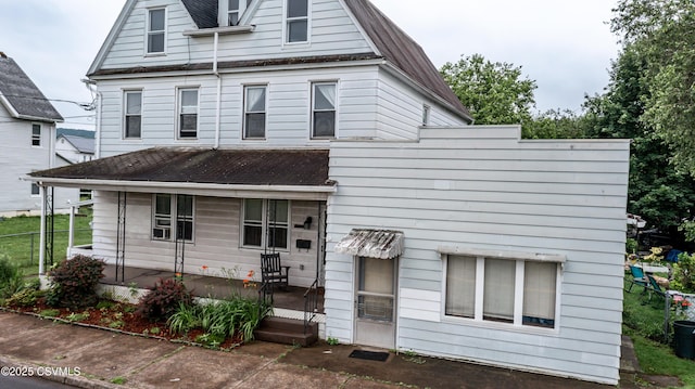 846-848 Orange St, Berwick, PA 18603 - view of front facade featuring covered porch