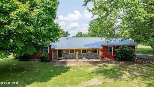 909 Fair St, Nescopeck, PA 18635 - view of front of home with a front yard, stone siding, and a metal roof
