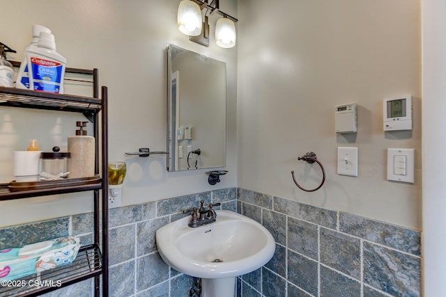 909 Fair St, Nescopeck, PA 18635 - bathroom with a sink
