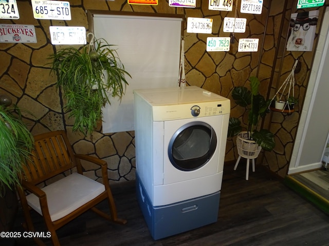 4 N Rock St, Shamokin, PA 17872 - laundry room with washer / dryer and wood finished floors