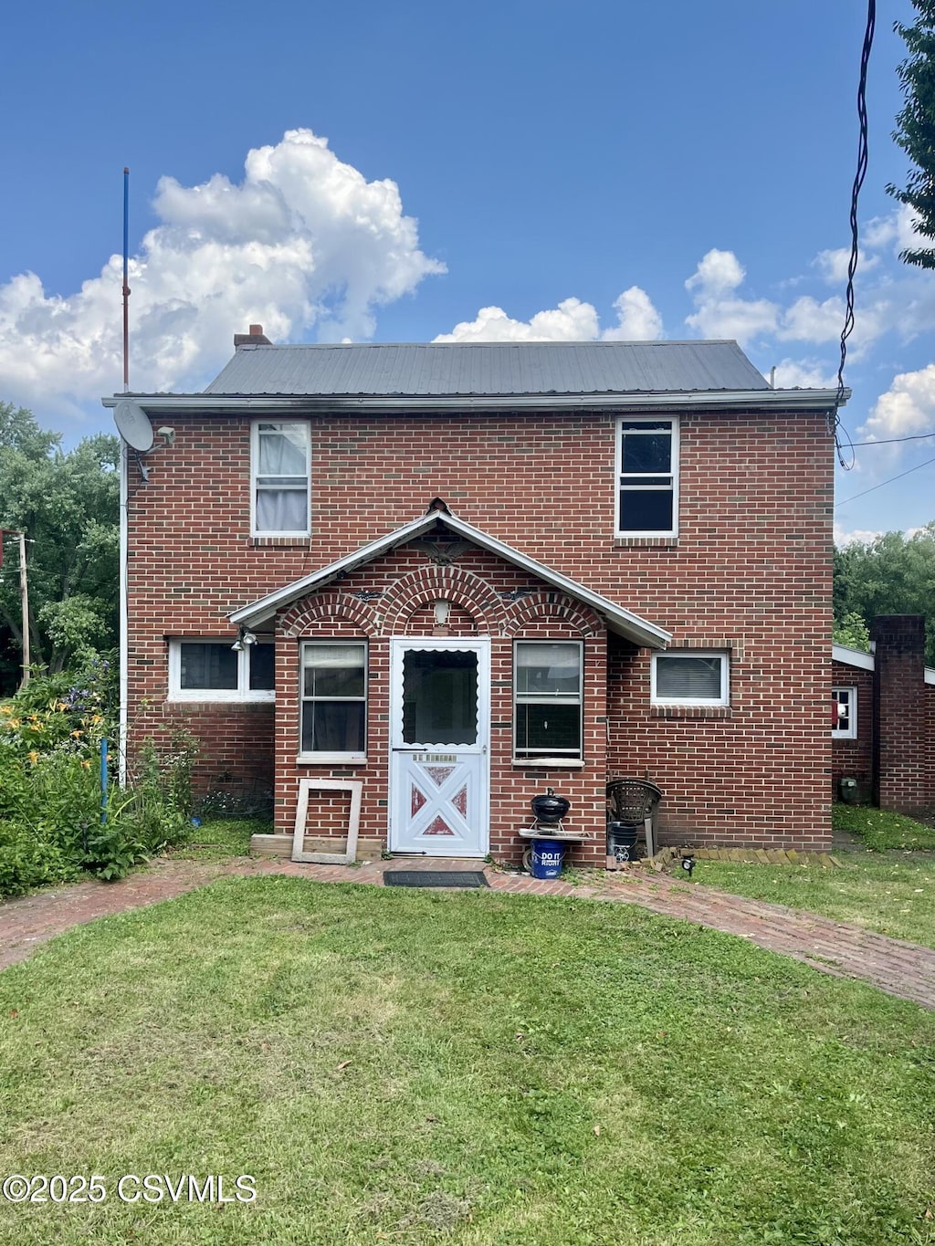 208 S Water St, Selinsgrove, PA 17870 - view of front of home featuring a front yard and brick siding