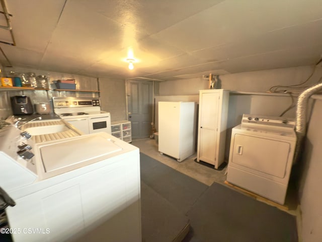 230 S 6th St, Shamokin, PA 17872 - washroom with washing machine and dryer