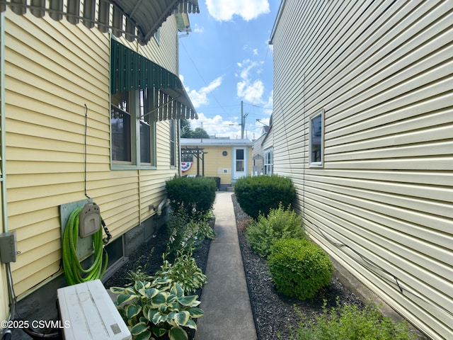 230 S 6th St, Shamokin, PA 17872 - view of side of property