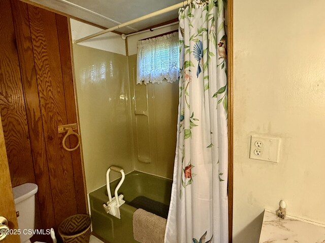 25 Wolfe Rd, Nescopeck, PA 18635 - full bath featuring shower / tub combo with curtain and toilet