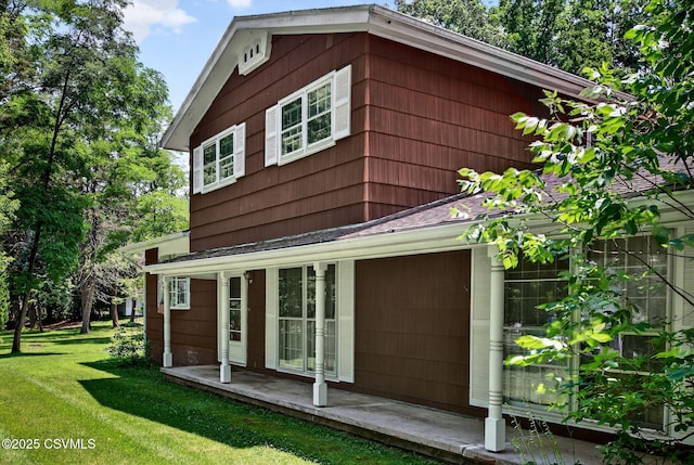 725 Avenue Ave E, Danville, PA 17821 - view of side of home featuring a yard and roof with shingles