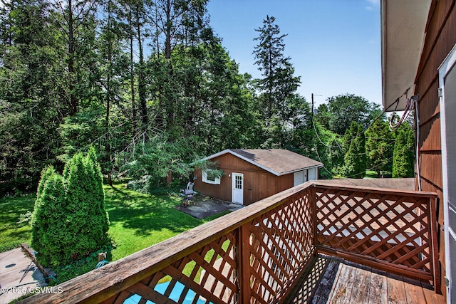 725 Avenue Ave E, Danville, PA 17821 - wooden terrace with a lawn and an outdoor structure