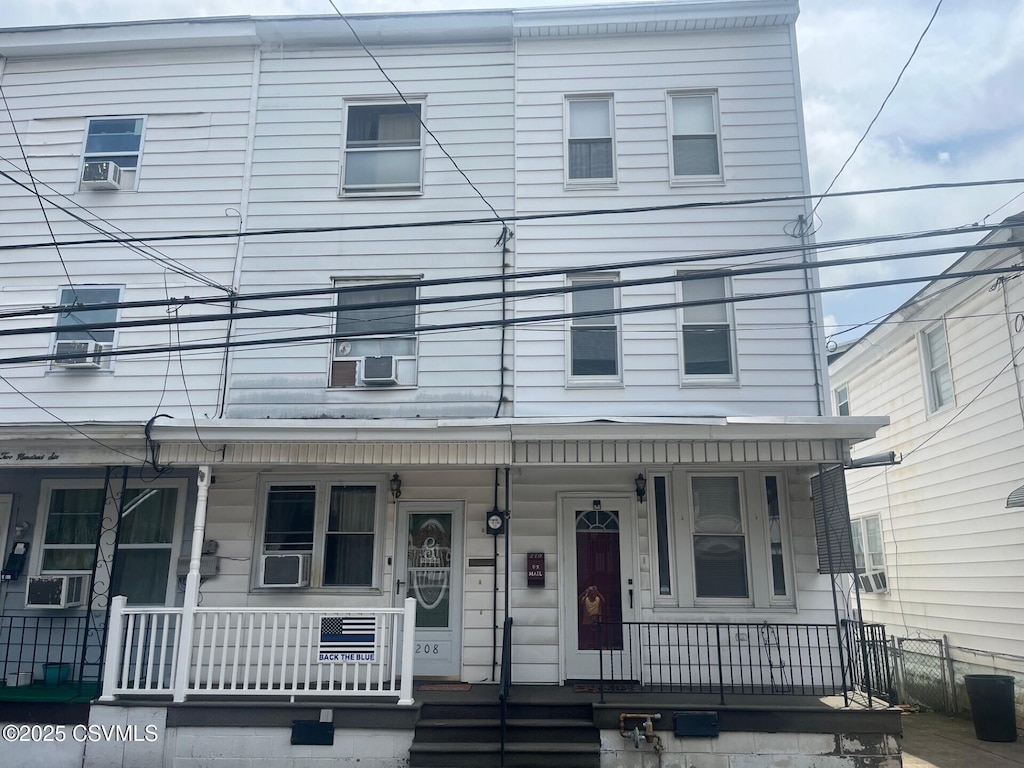 210 W Girard St, Mount Carmel, PA 17851 - photo 1