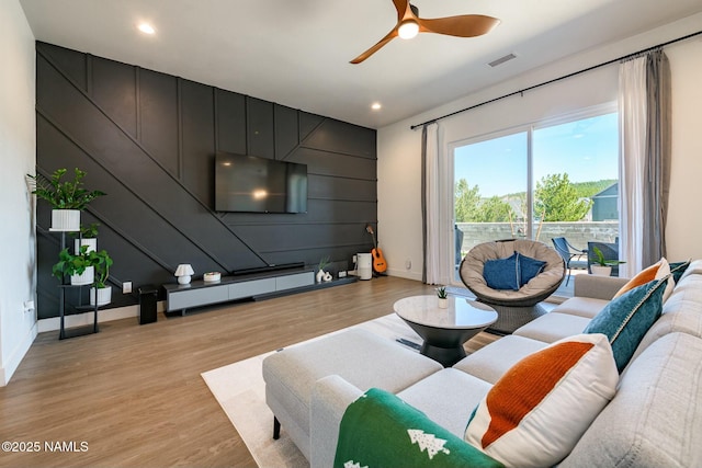 11512 Cepheus Rd, Bellemont, AZ 86015 - living room with recessed lighting, light wood finished floors, visible vents, baseboards, and ceiling fan