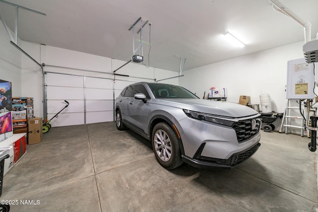 11512 Cepheus Rd, Bellemont, AZ 86015 - garage featuring a garage door opener