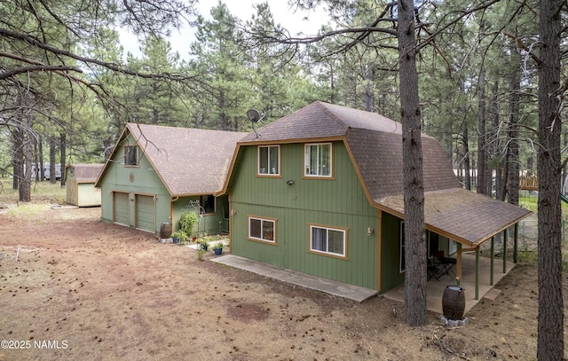 13148 E King John Rd, Parks, AZ 86018 - view of front of property featuring a shingled roof, dirt driveway, and view of wooded area