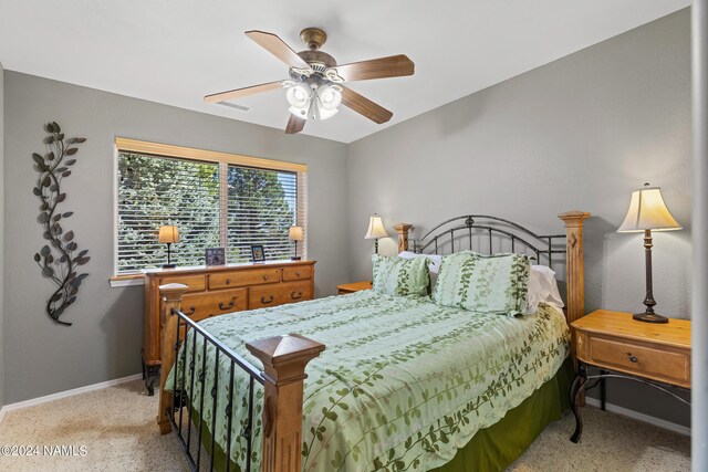 bedroom with ceiling fan