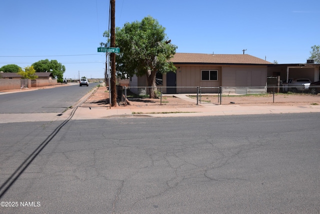 644 W Hillview St, Winslow, AZ 86047 - view of front of home featuring board and batten siding