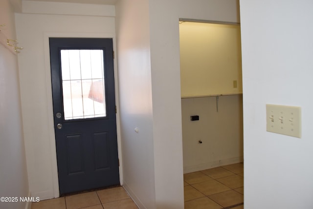 644 W Hillview St, Winslow, AZ 86047 - entryway with light tile patterned floors and baseboards