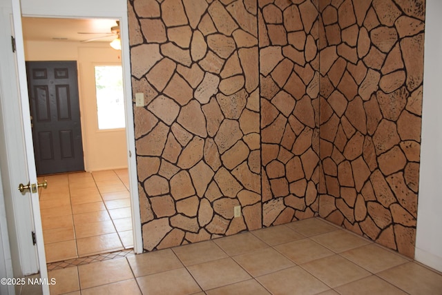 644 W Hillview St, Winslow, AZ 86047 - unfurnished room with light tile patterned flooring and a ceiling fan