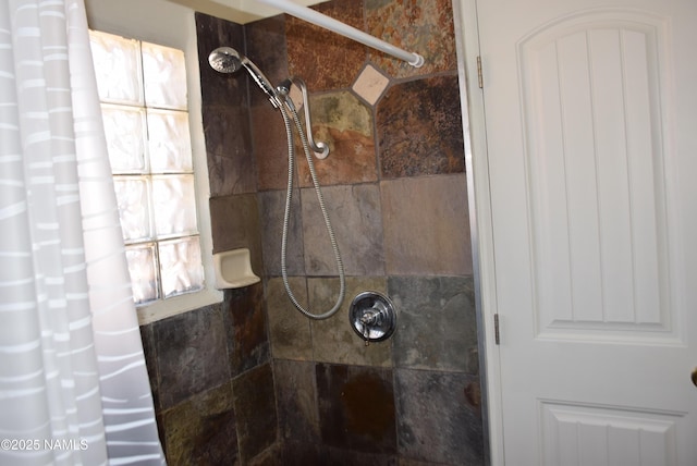 644 W Hillview St, Winslow, AZ 86047 - full bath with a tile shower