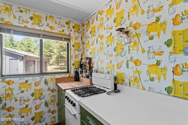 5735 White Tail Ln, Flagstaff, AZ 86005 - kitchen featuring gas range gas stove, wallpapered walls, ornamental molding, and light countertops