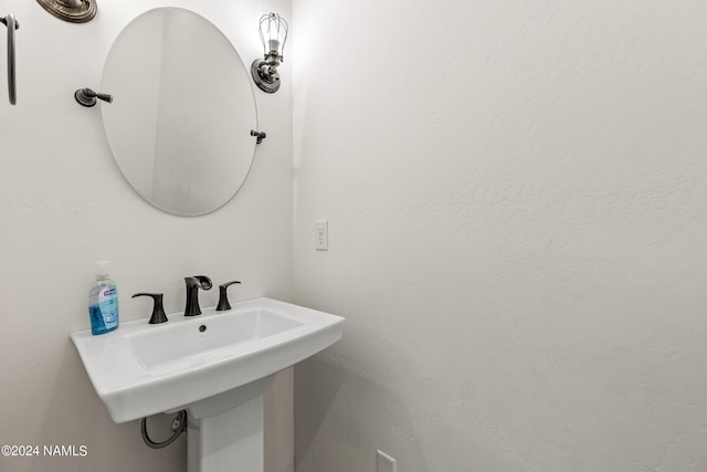 bathroom with sink