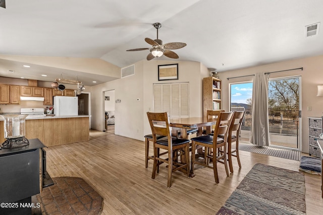 11095 N Rodeo Rd, Flagstaff, AZ 86004 - dining area featuring visible vents, light wood-type flooring, a ceiling fan, and lofted ceiling