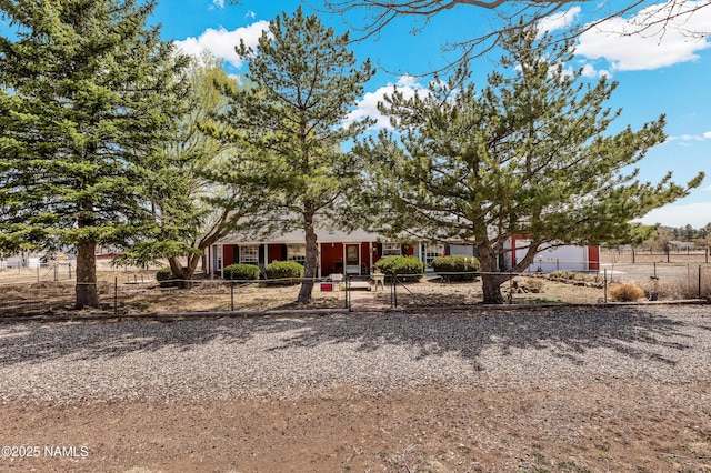 11095 N Rodeo Rd, Flagstaff, AZ 86004 - view of front facade featuring a fenced front yard