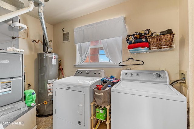 11095 N Rodeo Rd, Flagstaff, AZ 86004 - washroom featuring water heater, visible vents, laundry area, and washing machine and clothes dryer