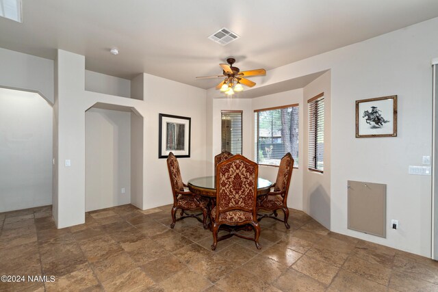 dining space with ceiling fan