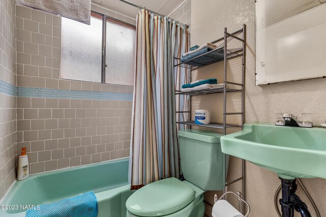 bathroom with toilet and shower / bathtub combination with curtain