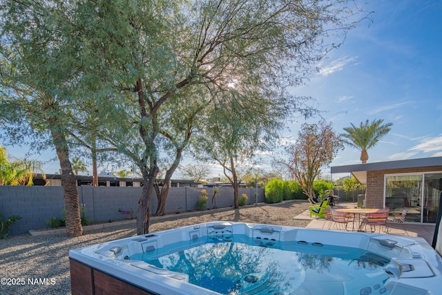 3531 E Onyx Ave, Phoenix, AZ 85028 - view of pool with a fenced backyard and a hot tub
