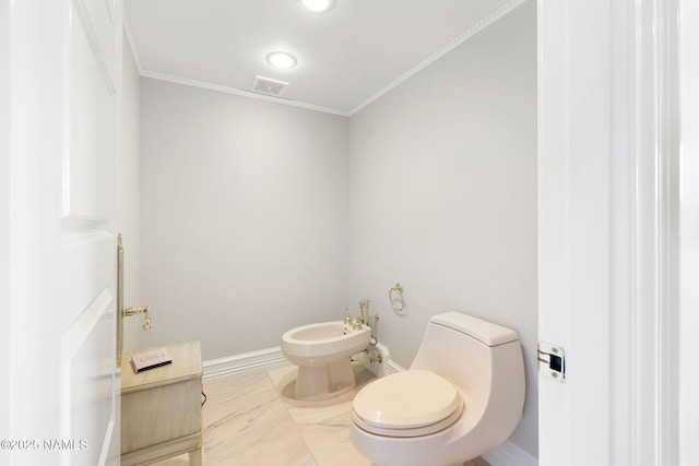 1430 E Puma Pl Unit F, Munds Park, AZ 86017 - bathroom featuring a bidet and crown molding