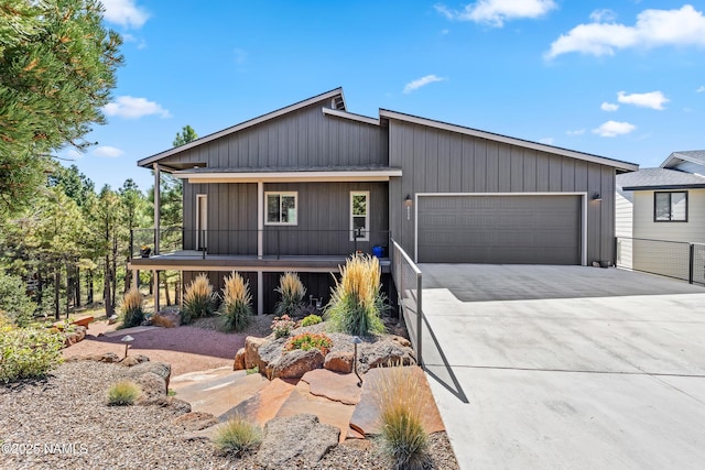 view of front of home featuring a garage and driveway